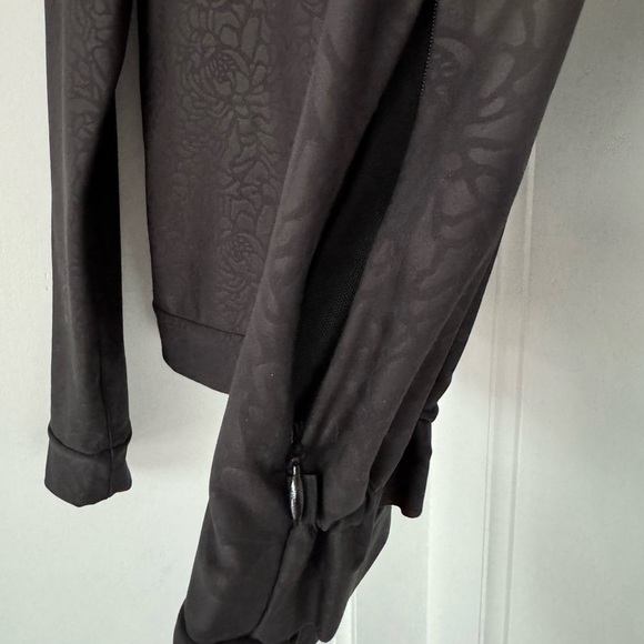 LULULEMON 🍋- Long Sleeved Top - Picture 7 of 15